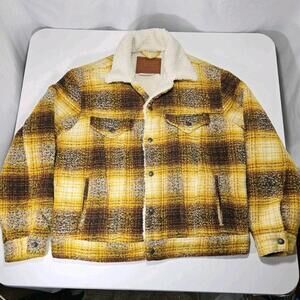 Levi’s Plaid Sherpa Lined Trucker Jacket Vintage Fit Mens Size Medium